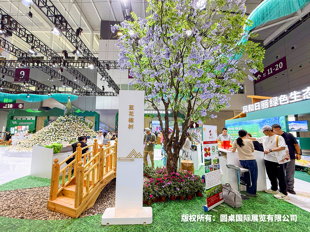 深圳文博会的云南展厅采用开放式布展、交融式布局